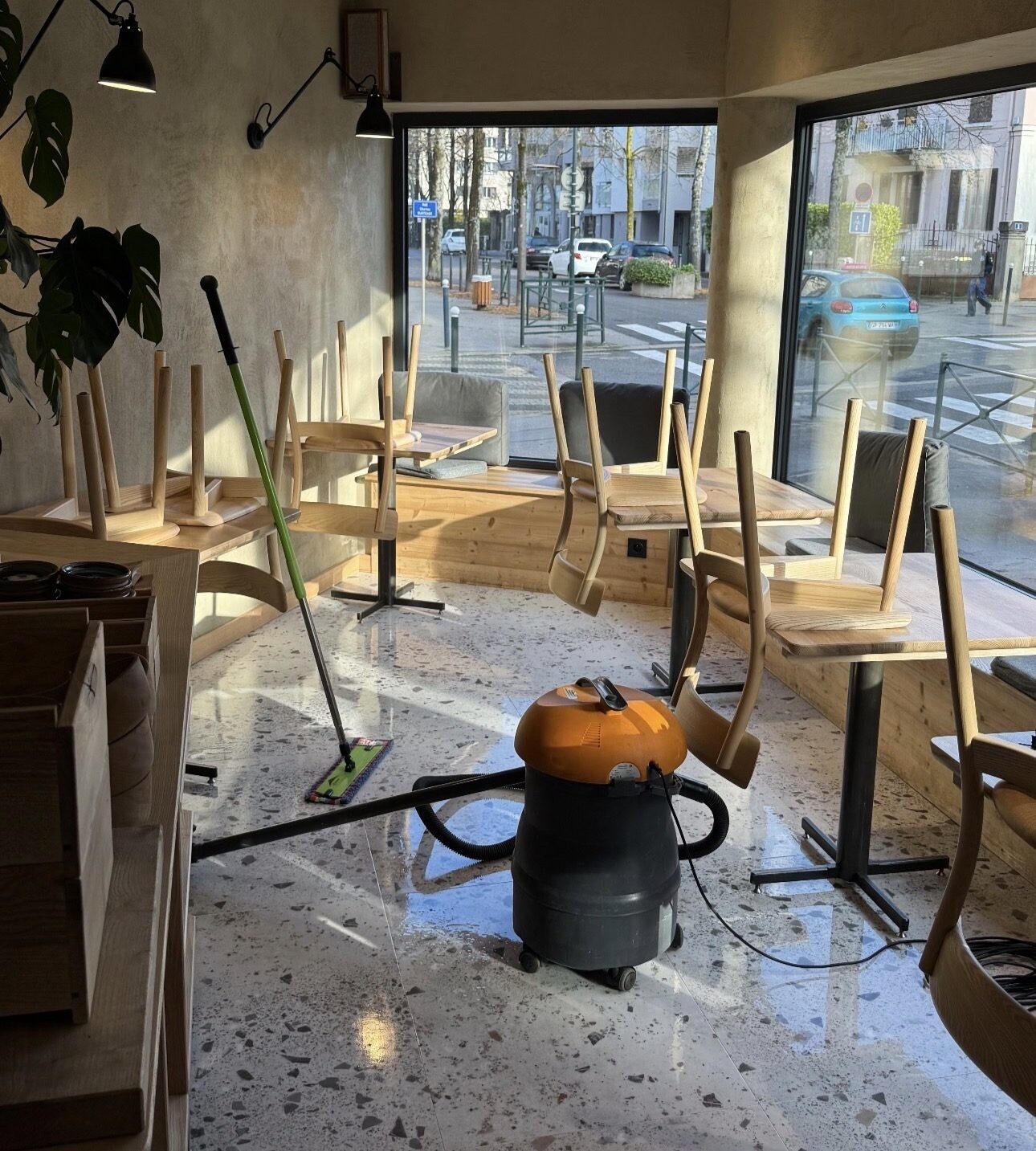 Remise en état de sols dans un local professionnel